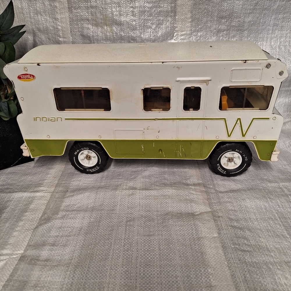 1970's Tonka Indian Winnebago RV Motorhome Camper Toy - Clean & Originalnavymed